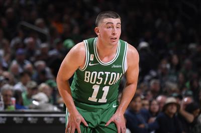 ความรู้สึกควบคุมบอลมันค้าง! พริทชาร์ดทำคะแนนได้เพียง 8 แต้ม 5 รีบาวด์จาก 2 จาก 10 ช็อต