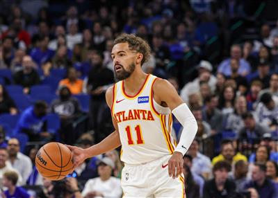 เทร ยัง ทำ 11 แต้มในควอเตอร์สุดท้ายของ 25+6 นำทีมฮอกส์พลิกกลับในเกมเยือน