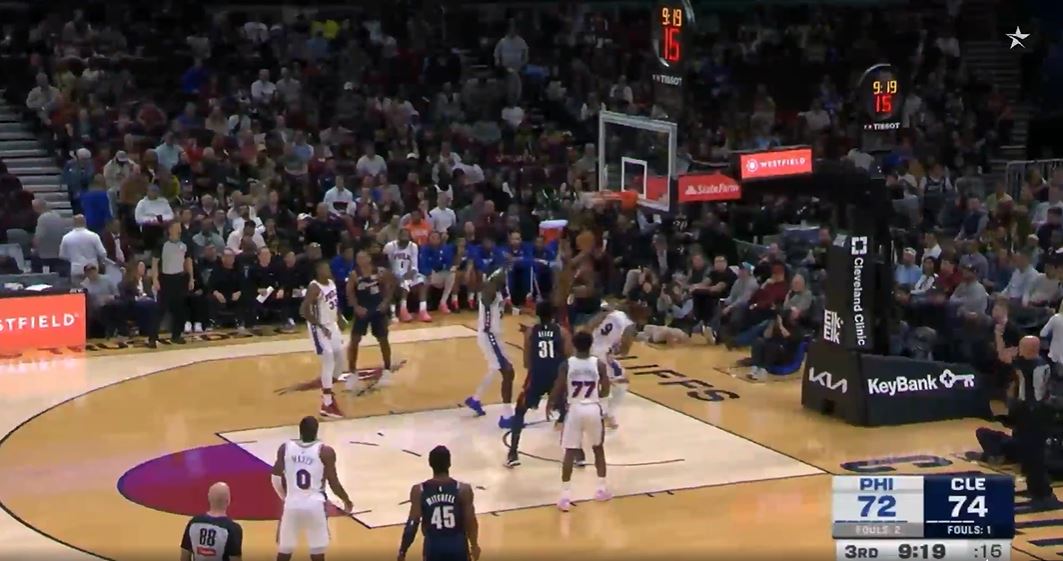 หยุดไม่ได้แล้ว! Mitchell & Allen รวมกัน 27 แต้ม 6 รีบาวด์ในควอเตอร์เดียว