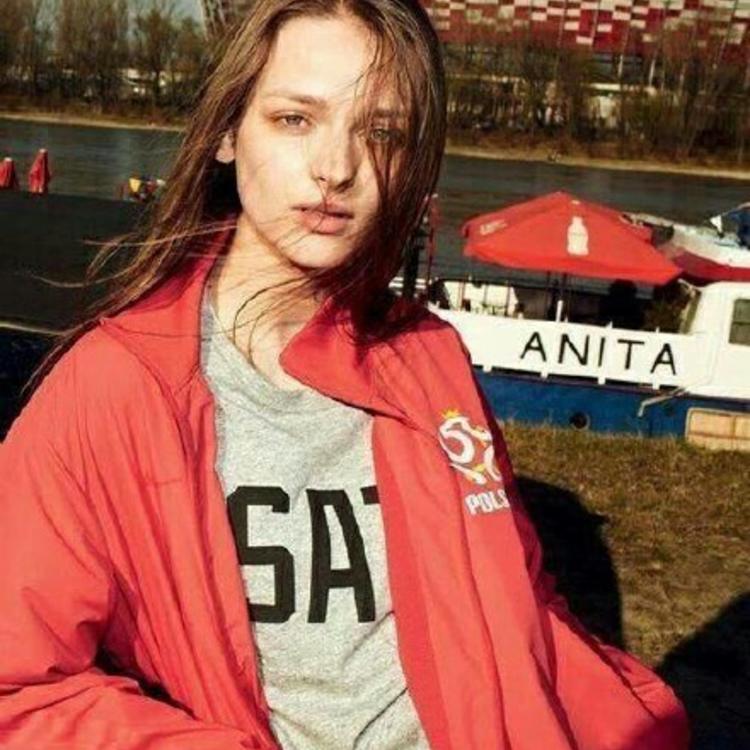 6686体育铜牌作者Edmund